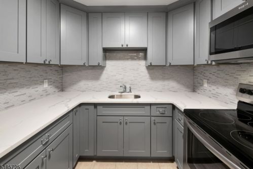 6-16 Blackwell St, Dover NJ 07801-4643 exterior