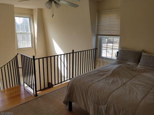 124 Leigh St, Clinton NJ 08809-1348 exterior