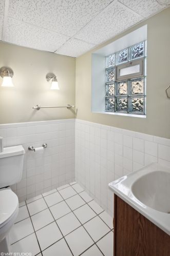 224 Highland Ave, Elmhurst IL 60126-2557 exterior