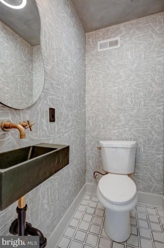 1025 51st St, Philadelphia PA  19143-4213 exterior