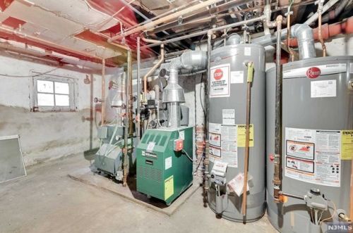 12 Bender Pl, Cliffside Park NJ 07010-1202 exterior