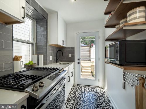 780 Lamont St, Washington DC  20010-1527 exterior