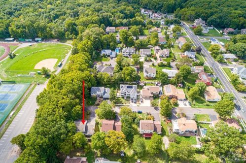 24 Harold Ave, Edison NJ 08820-2103 exterior