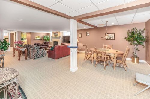 33654 Lotties Dr, New Baltimore MI 48047-2378 exterior