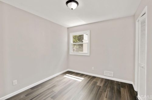 40 Markham Rd, Edison NJ  08817-4129 exterior