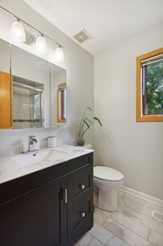 2802 Shields Ave, Chicago IL 60609-4530 exterior