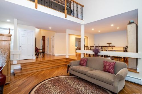 25 Byram Lake Rd, Armonk NY  10504-2008 exterior