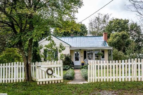 18 Bartley St, Staunton, VA 24401-6109