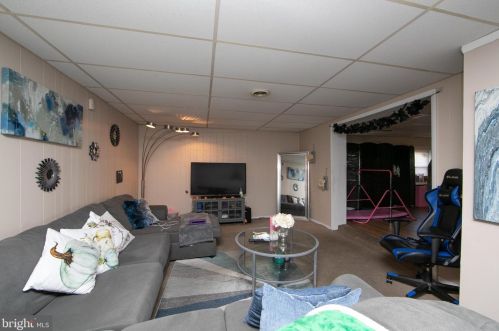 6829 Waldorf Ave, Camden NJ 08110-6109 exterior