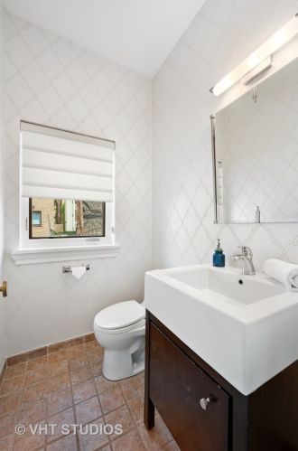 414 Wellington Ave, Chicago IL  60657-5804 exterior