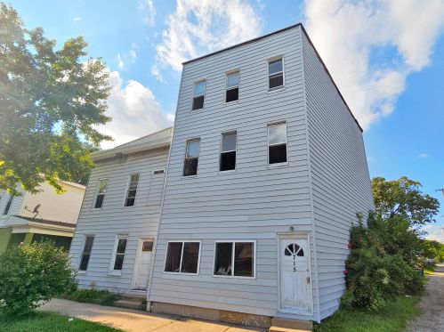 715 Butterworth St, Grand Rapids MI 49504-6127 exterior