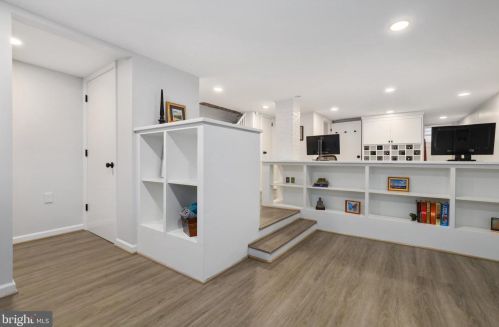 2132 Newport Pl, Washington DC 20037-3002 exterior