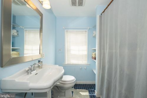 131 Linwood Ave, Ardmore PA 19003-2824 exterior