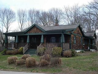 57 Columbia Ave, Jamestown, RI 02835-1323