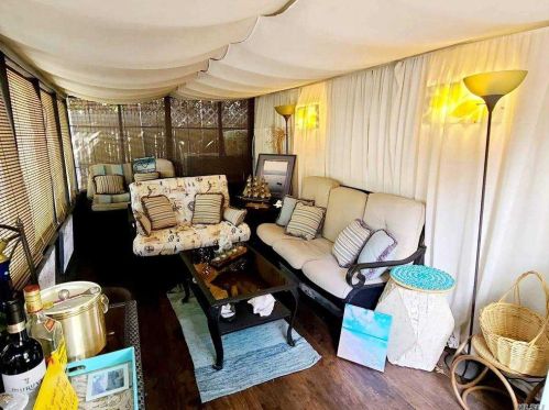 79 Berry St, Valley Stream NY 11580-3430 exterior