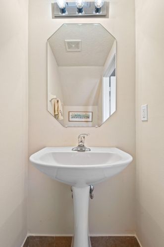 2544 Marshfield Ct, Fort Pierce FL 34953-4369 exterior