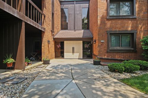 5200 Tuckaway Blvd, Milwaukee, WI 53221-3160