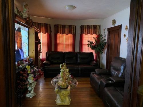 89 Ashley St, Springfield MA 01105-1572 exterior