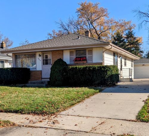 4914 104th St, Milwaukee, WI 53228-3204