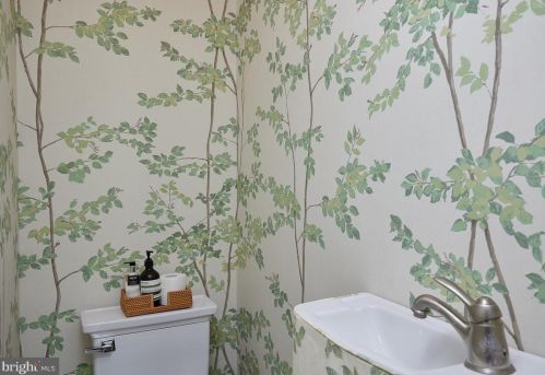 127 Duddington Pl, Washington DC 20003-2610 exterior