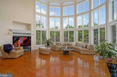 12705 Greenbriar Rd, Rockville MD 20854-6324 exterior