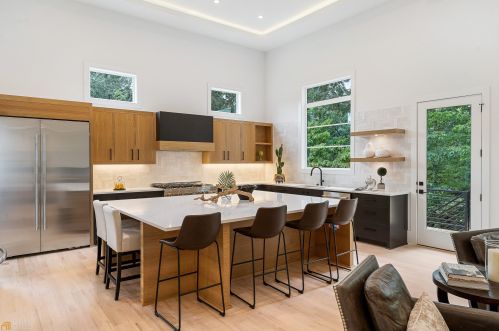 3986 Ashford Dunwoody Rd, Atlanta GA 30319-2002 exterior