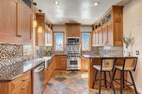 2119 Mound St, Milwaukee WI  53207-1331 exterior