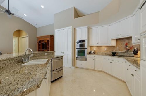 8808 Ln Palma Ln, Naples FL 34108-7755 exterior