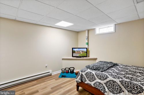 32 Constitution Ct, Littlestown PA 17340-1527 exterior