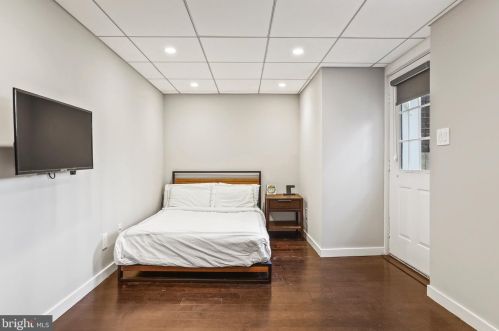 7 Hanover Ct, Princeton NJ 08540-7067 exterior