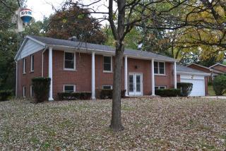 915 Forest Dr, Hoffman Estates, IL 60123-1327