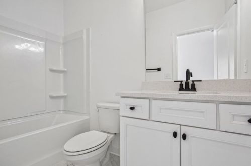 6607 Beacon Dr, Atlanta GA 30328 exterior