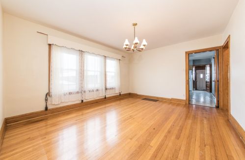 3657 Artesian Ave, Chicago IL 60645-5301 exterior