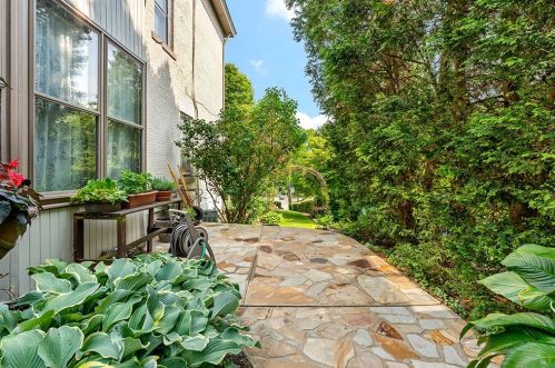 654 Bower Hill Rd, Pittsburgh PA 15243-2040 exterior