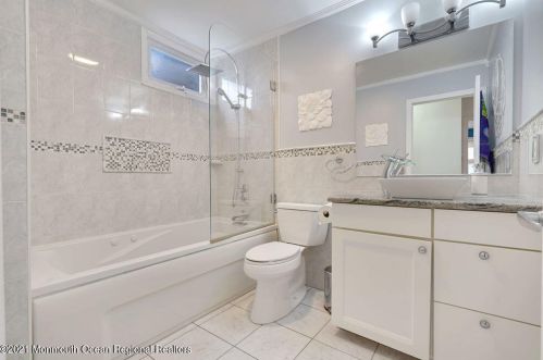 46 Brookside Rd, Edison NJ 08817-4618 exterior