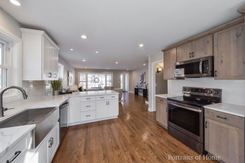 818 Saylor Ave, Elmhurst IL 60126-3827 exterior