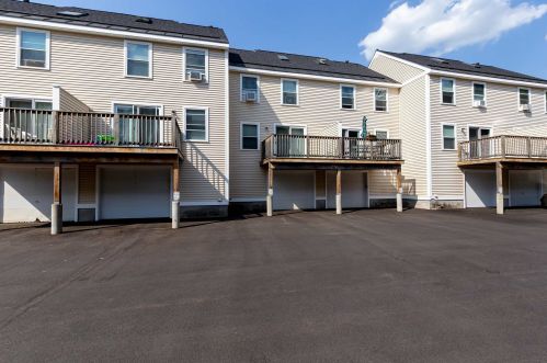 18 Vinton Dr, Concord NH 03303-1584 exterior