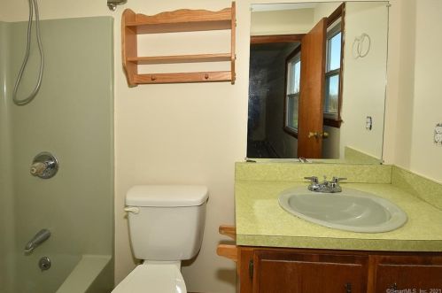 66 Kibbe Rd, Ellington CT 06029-2511 exterior