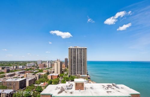 5855 Sheridan Rd, Chicago IL  60660-3816 exterior