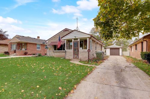 4530 1st St, Milwaukee, WI 53207-5816