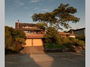 4006 45 Ave, Seattle WA  98105-5453 exterior