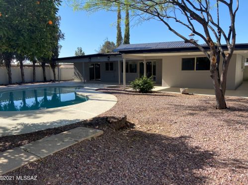 8542 Calle Bolivar, Tucson AZ  85715-5409 exterior