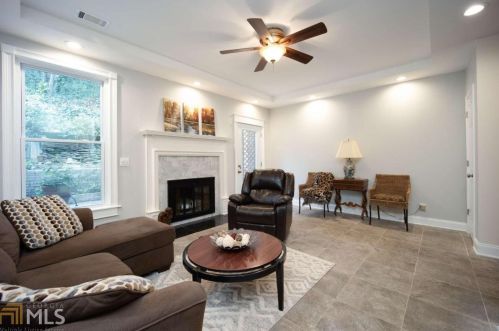 5430 Chemin De Vie, Atlanta GA 30342-2577 exterior