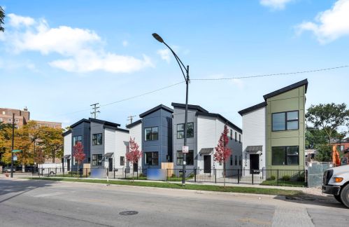 2856 Harrison St, Chicago, IL 60612-3333