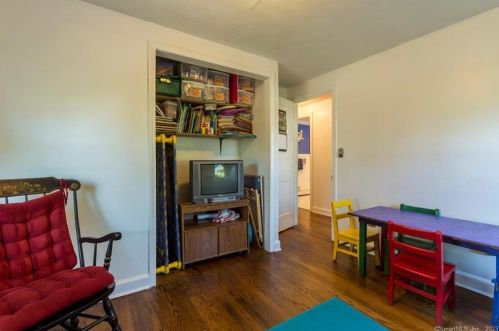 169 Glenwood St, Manchester CT 06040-5548 exterior