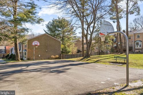 6624 Green Ash Ct, Springfield VA  22152-2504 exterior