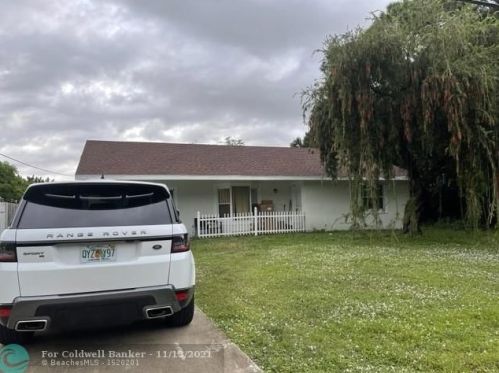 261 Pisces Ter, Fort Pierce FL 34984-4458 exterior