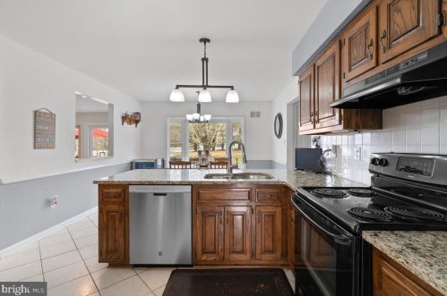 2 Granby Ct, Rockville MD 20855-1406 exterior