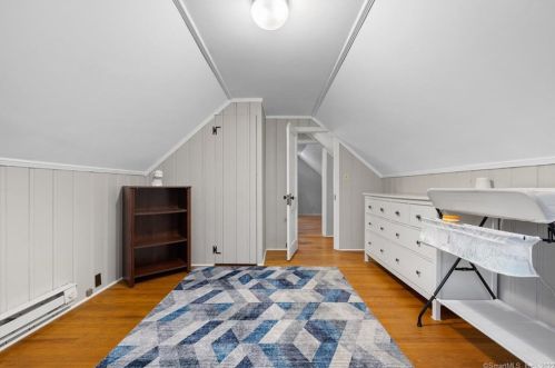 33 Deerfield Dr, Manchester CT 06040-3819 exterior