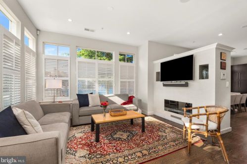 1127 Royal St, Alexandria VA  22314-1406 exterior